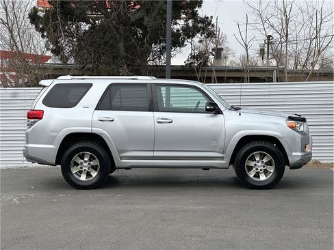 Used 2011 Toyota 4Runner SR5 image 9