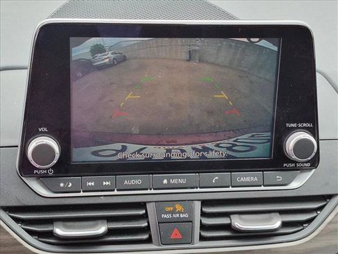 Used 2025 Nissan Altima 2.5 SV FWD image 11