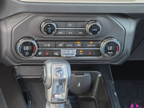 Used 2025 Ford Bronco Outer Banks AWD/4WD image 35