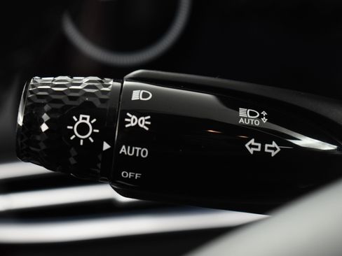 Used 2025 Hyundai Elantra SEL image 26