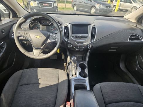 Used 2016 Chevrolet Cruze LT FWD image 10