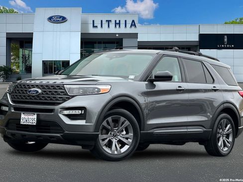 Certified 2022 Ford Explorer XLT w/ Equipment Group 202A image 1