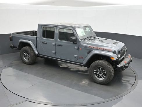 Used 2025 Jeep Gladiator Mojave AWD/4WD image 35