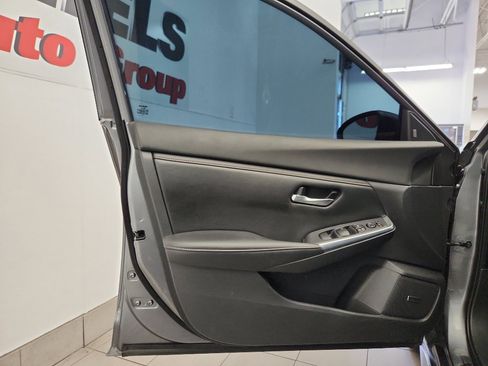 Used 2022 Nissan Sentra SR w/ SR Premium Package FWD image 8