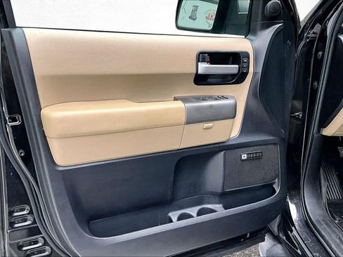 Used 2017 Toyota Sequoia Limited AWD/4WD image 18