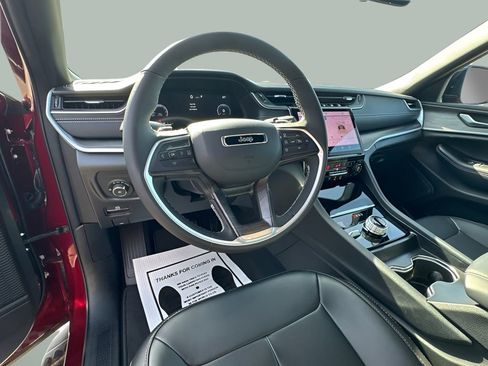 Used 2025 Jeep Grand Cherokee L Limited image 12