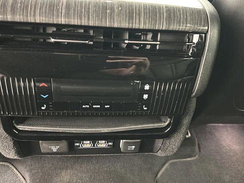 Used 2022 Jeep Wagoneer Series III w/ Rear Seat Video Group 1 AWD/4WD image 14