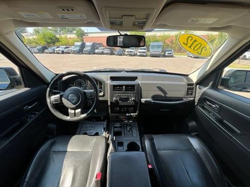 Used 2012 Jeep Liberty Sport AWD/4WD image 17