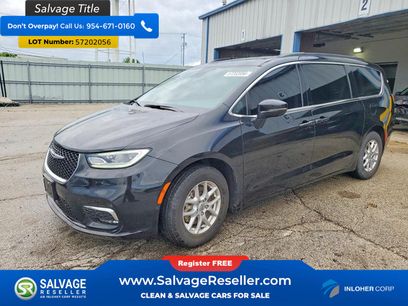 Used 2022 Chrysler Pacifica Touring-L w/ Uconnect Theater Family Group