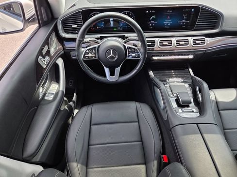 Used 2023 Mercedes-Benz GLS 450 4MATIC image 4