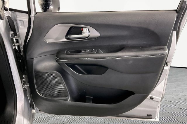 Used 2026 Chrysler Pacifica Select FWD image 22