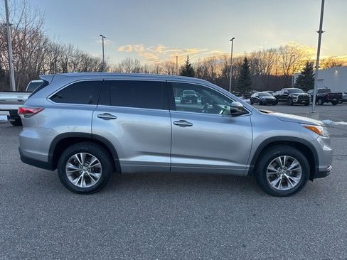 Used 2015 Toyota Highlander XLE image 12