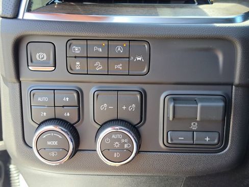 New 2026 Chevrolet Suburban High Country image 34