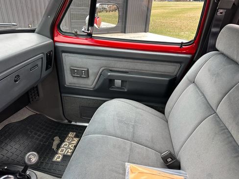 Used 1993 Dodge D/W Truck 250 image 19