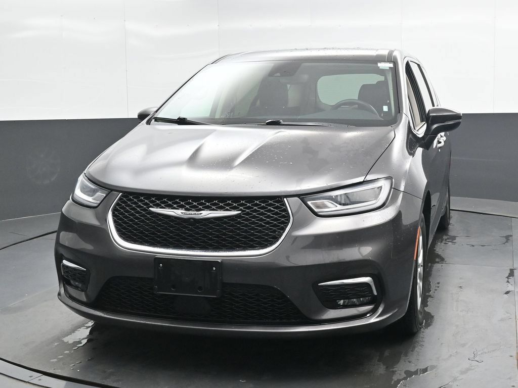 Used 2023 Chrysler Pacifica Touring-L FWD image 6