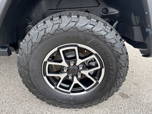 Used 2026 Jeep Wrangler Unlimited Rubicon AWD/4WD image 19