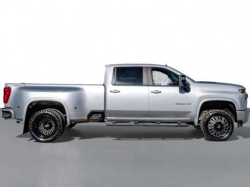 Used 2022 Chevrolet Silverado 3500 LT w/ Convenience Package image 6