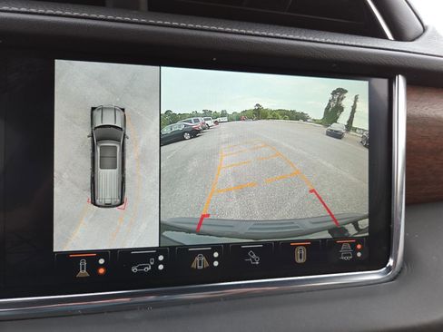 Used 2023 GMC Yukon Denali Ultimate AWD/4WD image 9