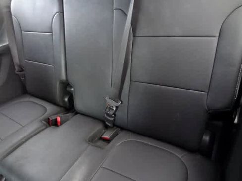 Used 2023 Chevrolet Traverse LT image 21