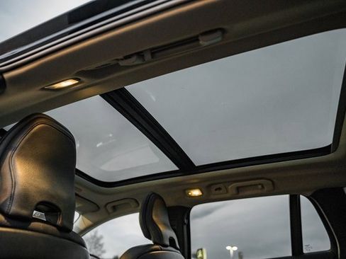 Used 2023 Volvo V60 B5 Cross Country Plus image 33