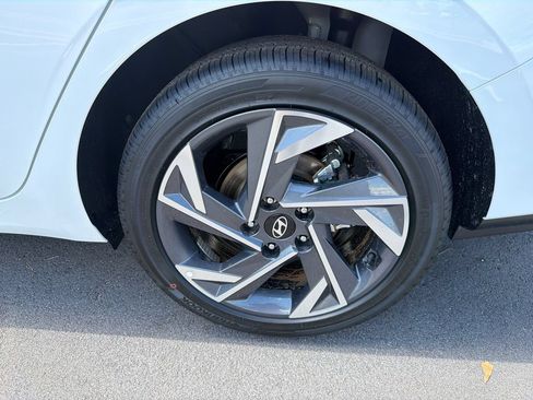 New 2026 Hyundai Elantra Limited FWD image 19