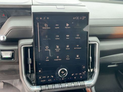 Used 2025 GMC Yukon Denali w/ Sun & Power Step Package image 24