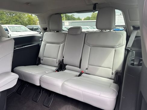 Used 2025 Ford Expedition Platinum w/ Driver's Package AWD/4WD image 11