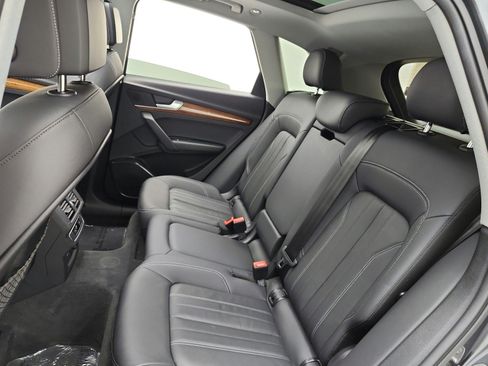 Used 2023 Audi Q5 2.0T Premium w/ Convenience Package AWD/4WD image 16