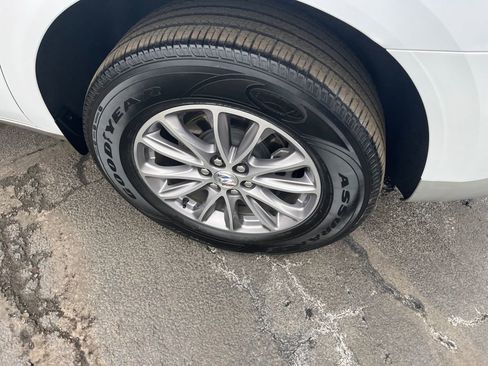 Used 2024 Buick Enclave Premium image 36