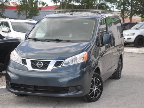 Used 2017 Nissan NV200 SV w/ Technology Package image 2