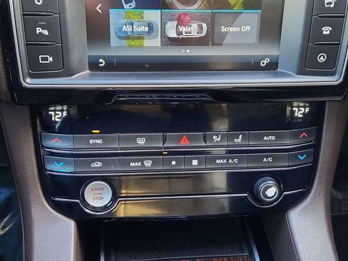 Used 2017 Jaguar F-PACE Prestige image 42
