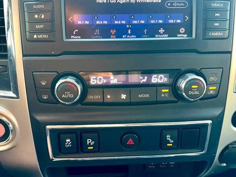Used 2019 Nissan Titan SV w/ SV Convenience Package RWD image 19