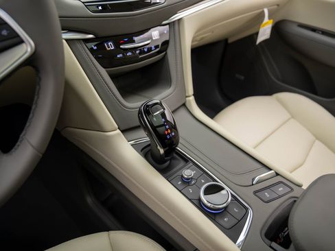 New 2025 Cadillac XT5 Premium Luxury image 14