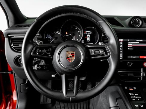Certified 2024 Porsche Macan AWD/4WD image 17