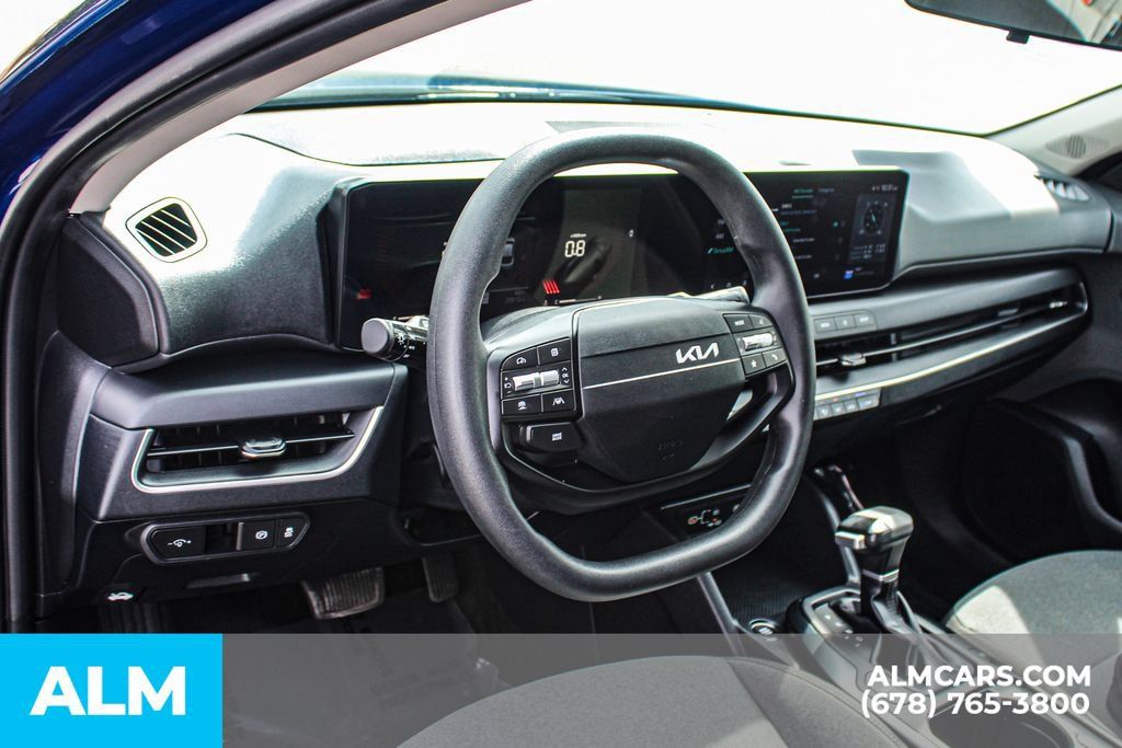 Used 2025 Kia K4 FWD image 31