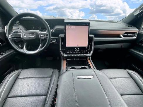 Used 2025 GMC Yukon XL Denali image 7