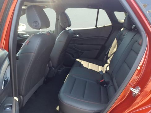 Certified 2024 Chevrolet Trax RS w/ Sunroof Package FWD image 14