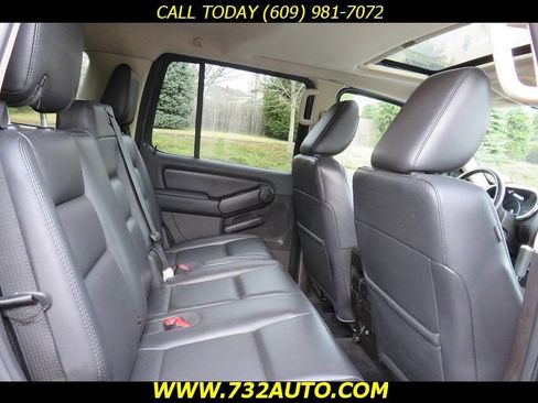 Used 2010 Ford Explorer XLT image 32