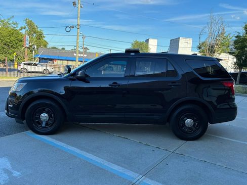 Used 2018 Ford Explorer 4WD image 3