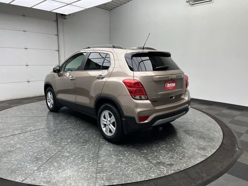 Used 2019 Chevrolet Trax LT w/ Sun & Sound Package AWD/4WD image 2