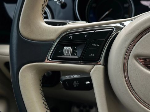 Used 2017 Bentley Bentayga AWD/4WD image 35
