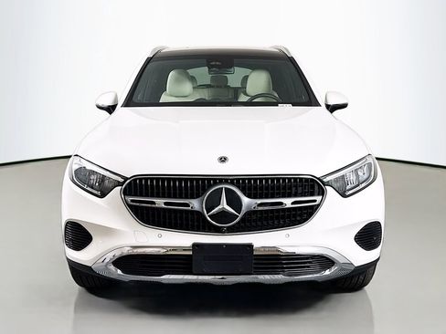 Used 2025 Mercedes-Benz GLC 300 4MATIC image 2