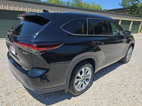 Certified 2026 Toyota Highlander Limited AWD/4WD image 6