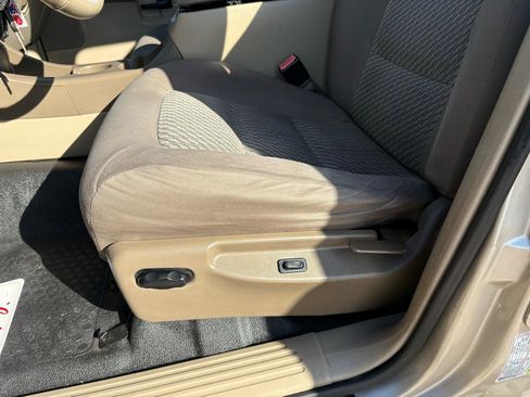 Used 2005 Ford Explorer Sport Trac XLT image 38