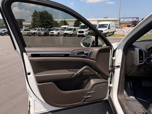 Used 2016 Porsche Cayenne S AWD/4WD image 13