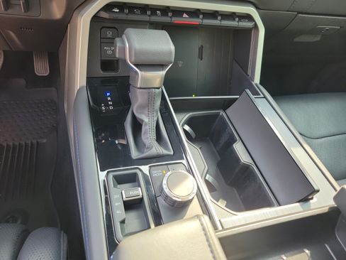 Used 2025 Toyota Tundra Platinum AWD/4WD image 19