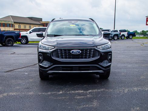 Used 2025 Ford Escape SE FWD image 2