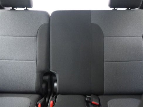 Used 2022 Chevrolet Traverse LT image 16