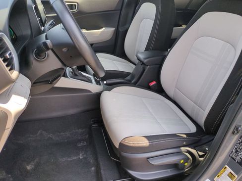 Used 2025 Hyundai Venue SEL FWD image 25