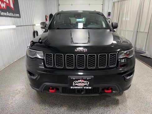 Used 2018 Jeep Grand Cherokee Trailhawk w/ Trailhawk Luxury Group AWD/4WD image 2